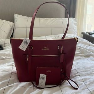 Pebbled leather coach tote bag with matching wristlet (new with tags)